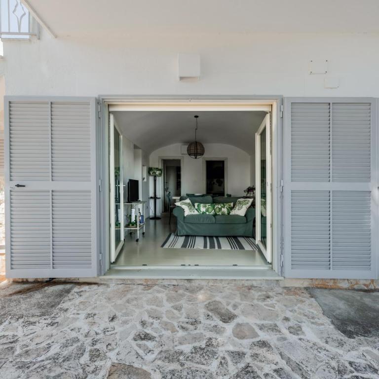 White Conus by Rentbeat - Three-Bedroom Villa - 32