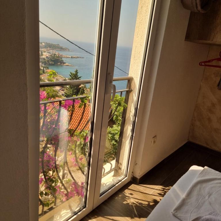 Captain's View - One-Bedroom Apartment - 11