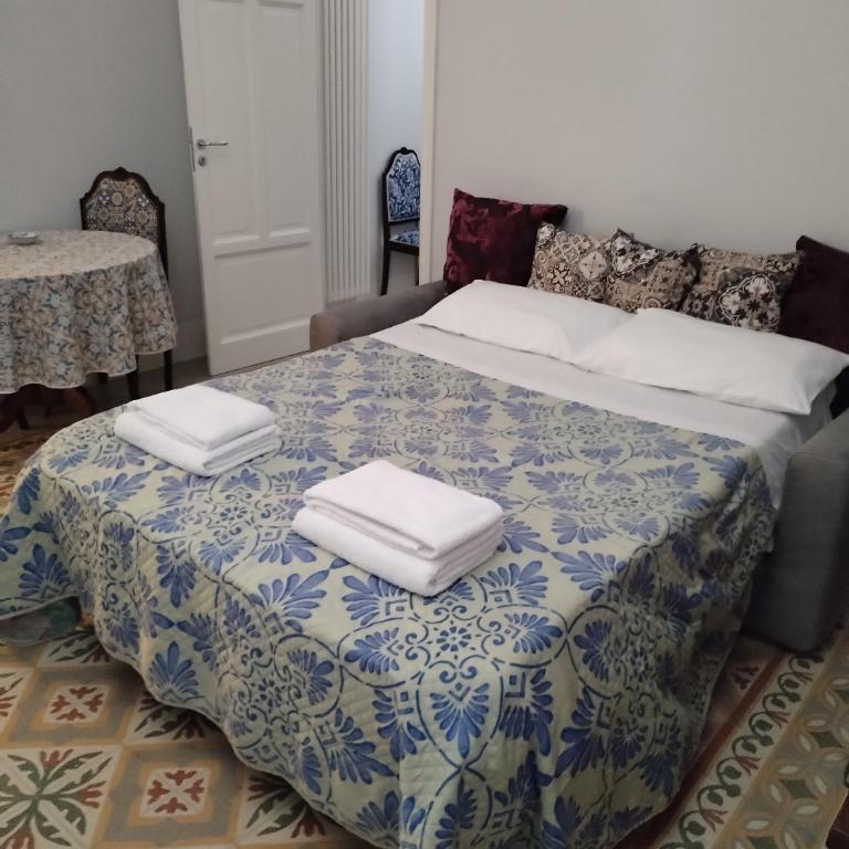 Battisti 18 Vintage Rooms - Triple Room with Private External Bathroom - 41