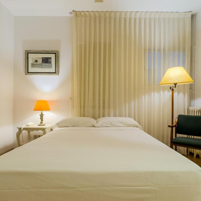 ENRIQUE GRANADOS - Two-Bedroom Deluxe Apartment - 9