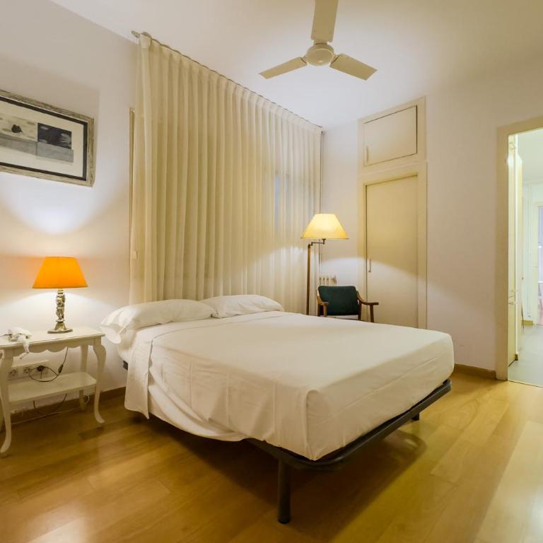 ENRIQUE GRANADOS - Two-Bedroom Deluxe Apartment - 11