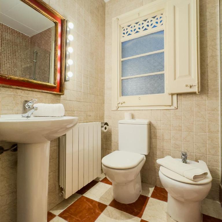 ENRIQUE GRANADOS - Two-Bedroom Deluxe Apartment - 35