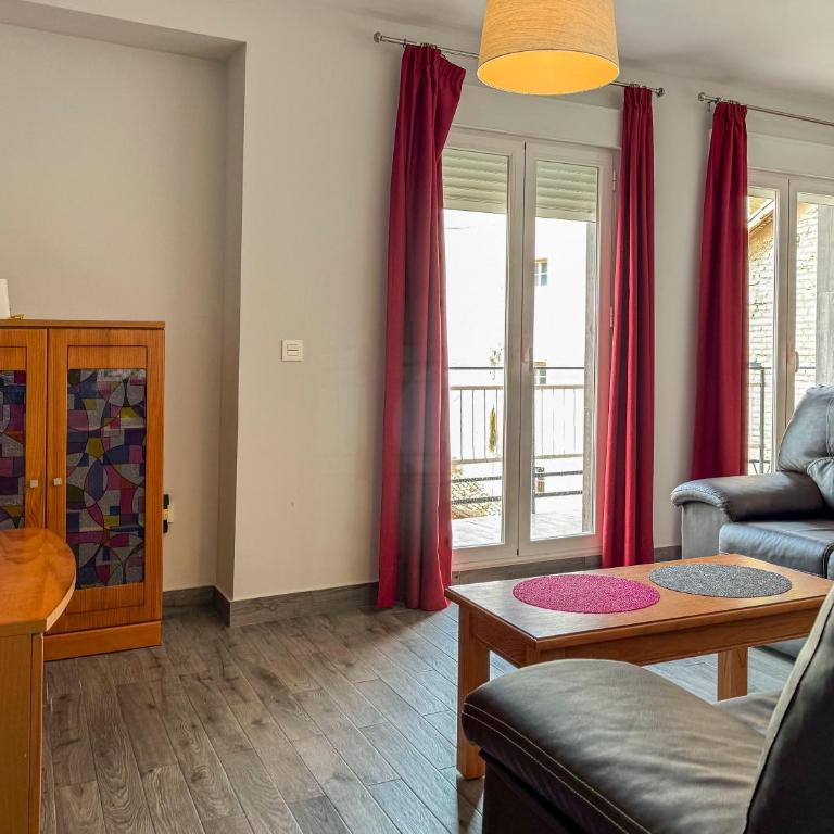 Cedran Granada Apartamento - Three-Bedroom Apartment - 2