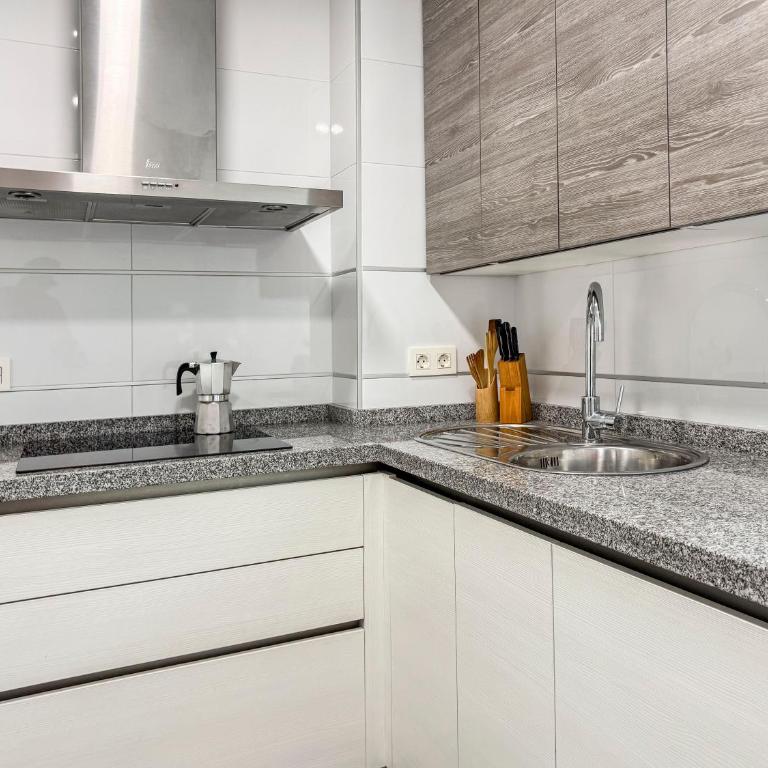 Cedran Granada Apartamento - Three-Bedroom Apartment - 42