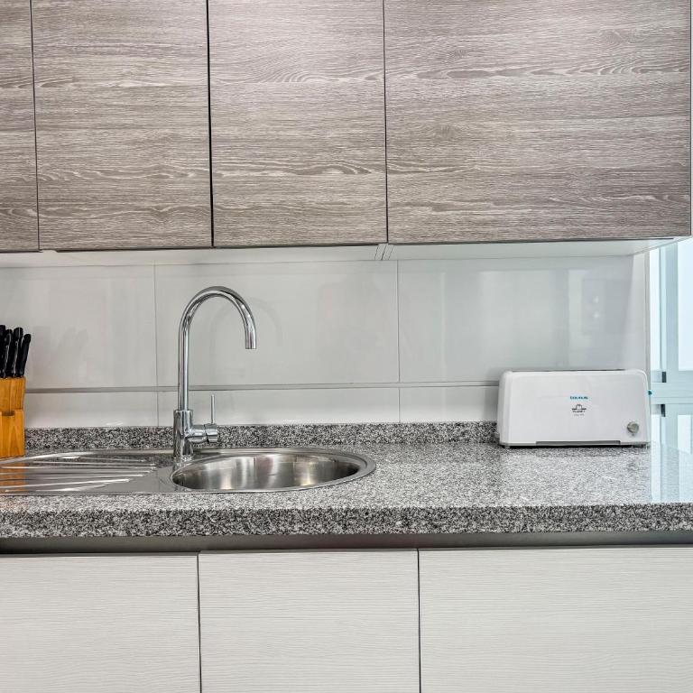 Cedran Granada Apartamento - Three-Bedroom Apartment - 44