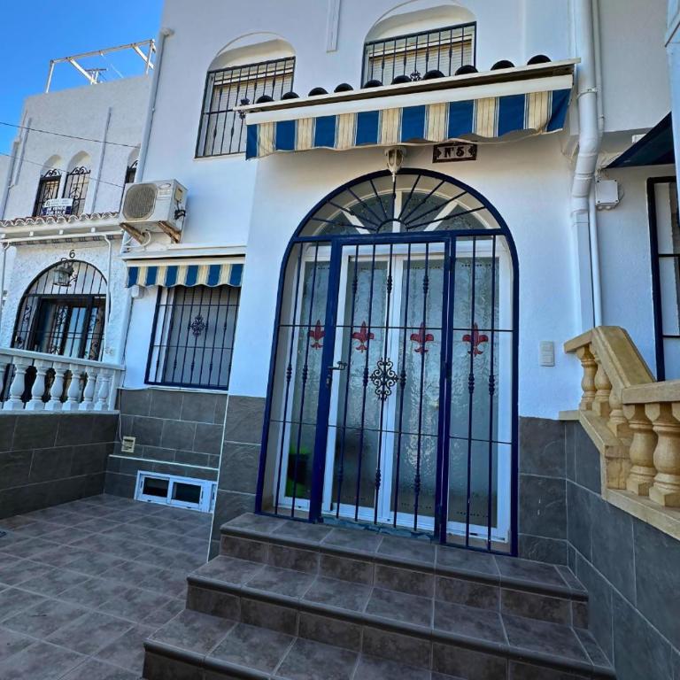 Bungaló en La Mata en urbanización con piscina - Casa de 2 dormitorios - 1