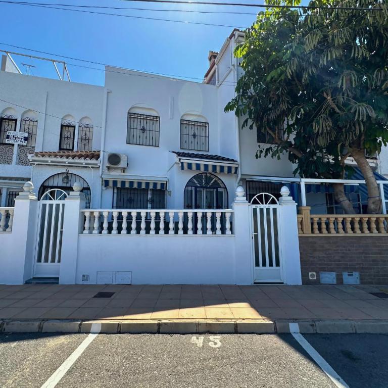 Bungaló en La Mata en urbanización con piscina - Casa de 2 dormitorios - 23