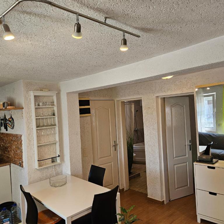 Montebar1 - One-Bedroom House - 11