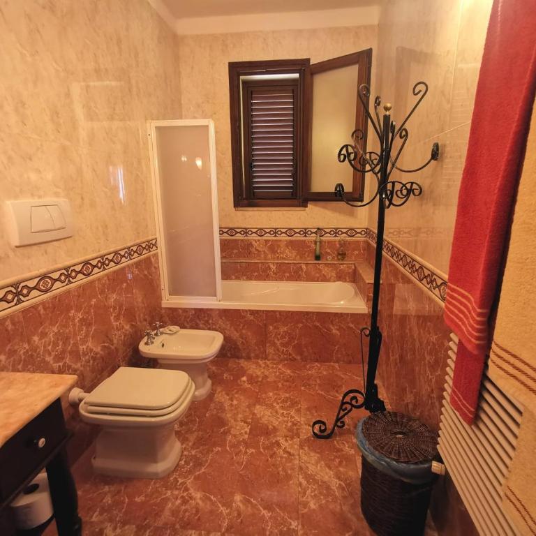 Grace's House Bed and Breakfast - Double Room with Private External Bathroom - 6