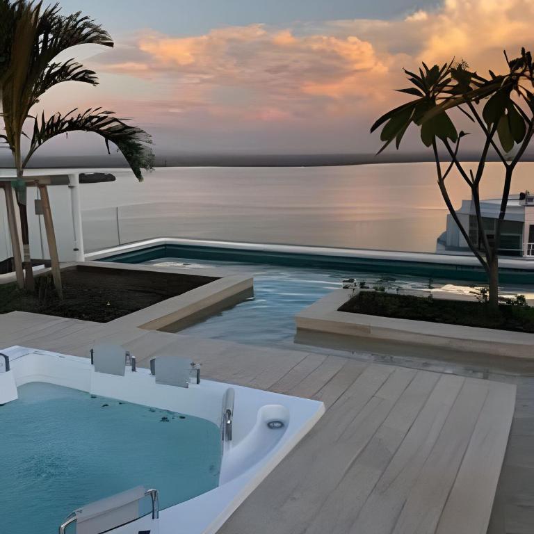 1 Bedroom by the Sea. Private Jacuzzi - One-Bedroom Apartment - 28