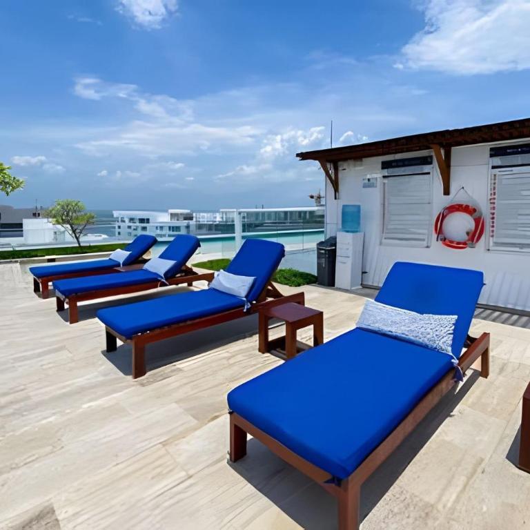 2 Bedrooms Jacuzzi and Sea View. Beach Front - Two-Bedroom Apartment - 12