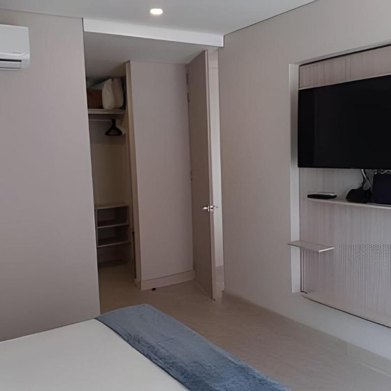 2 Bedrooms Jacuzzi and Sea View. Beach Front - Two-Bedroom Apartment - 15