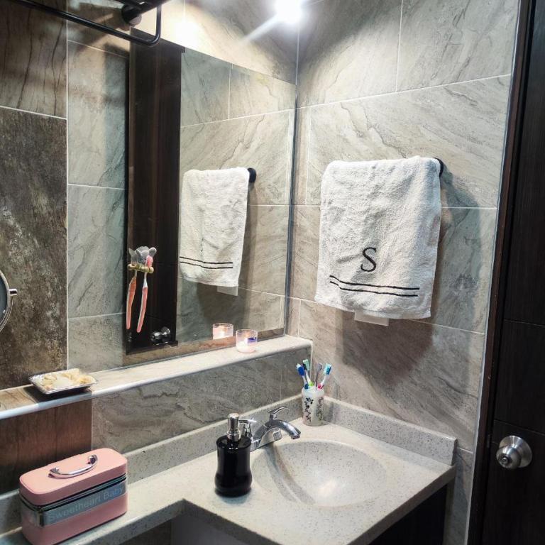 Apartamento Central cerca a clínicas, con excelentes acabados y muy comodo - Apartamento de 2 dormitorios - 10