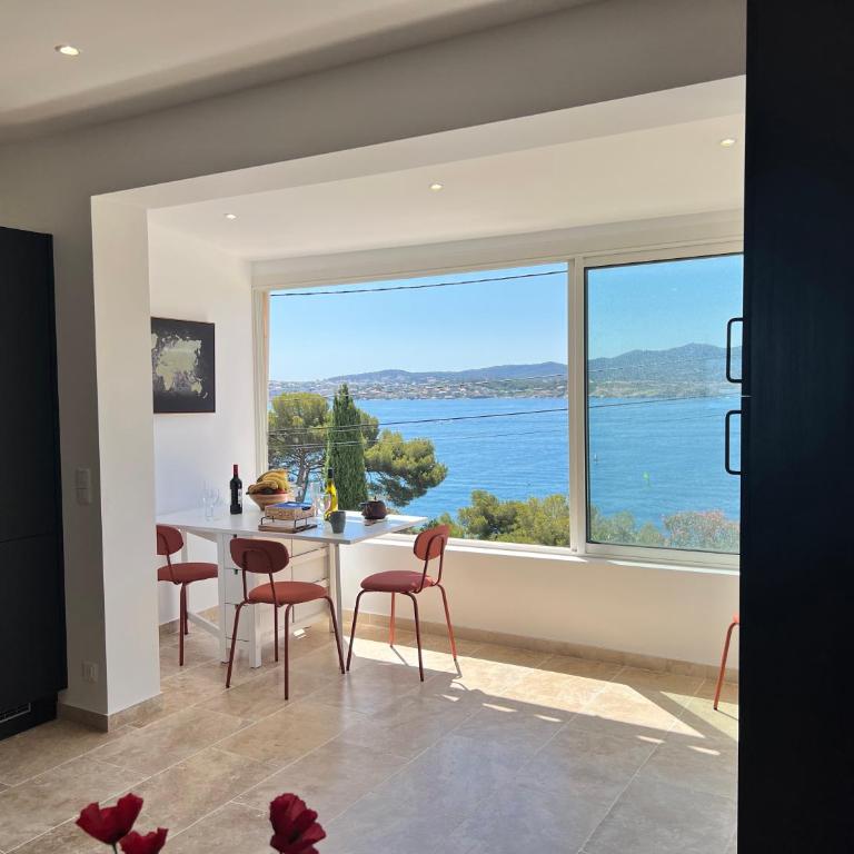 Breathtaking Mediterranean Views from Renovated Cosy Nest, Walk to Portissol Beach and Port - Apartment mit Meerblick - 13