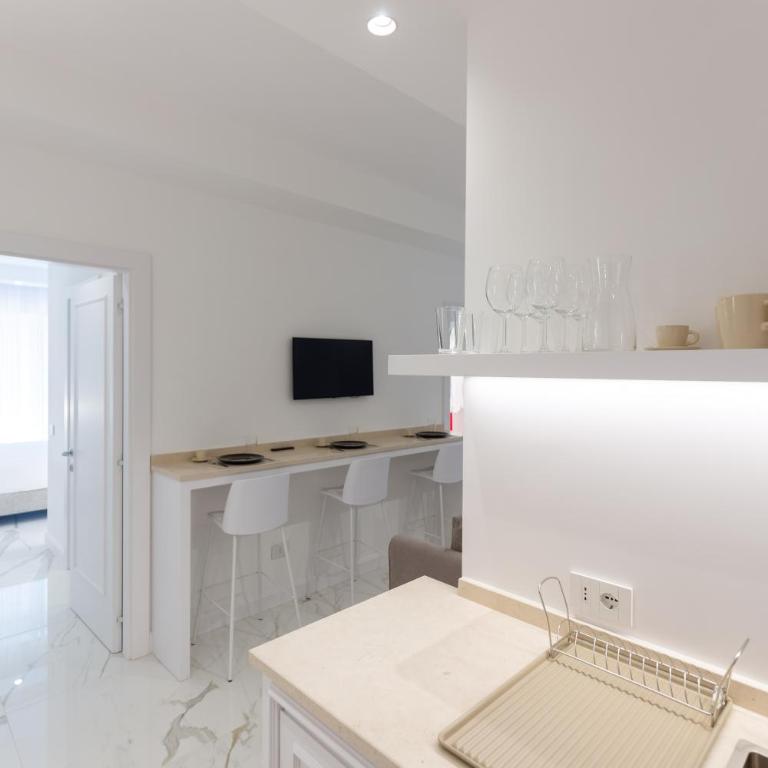 Maison Adriana - Appartamento Deluxe con 2 Camere da Letto e Balcone - 11