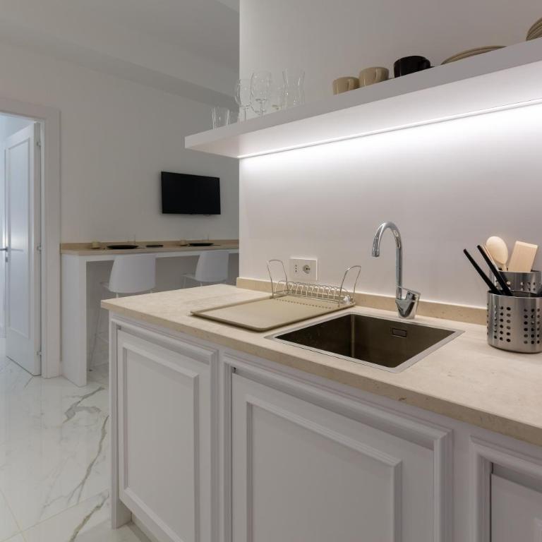 Maison Adriana - Appartamento Deluxe con 2 Camere da Letto e Balcone - 32