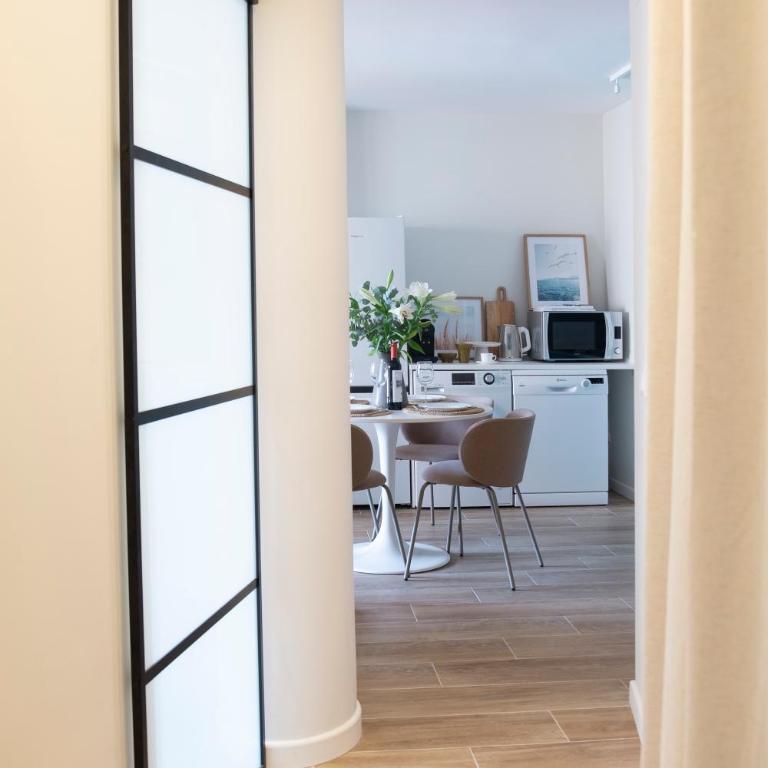 Apart moderno con vista al mar, Piscina, Parking - Two-Bedroom Apartment - 9