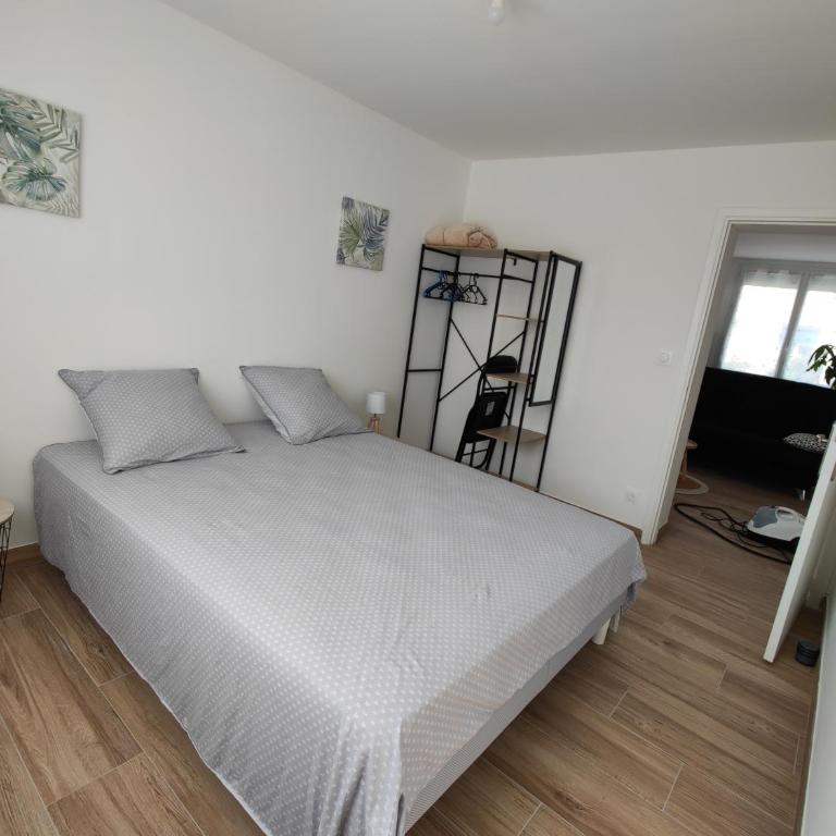 Appartement spacieux 3 chambres SAINT PIERRE LA MER - Appartement 3 Chambres - 5