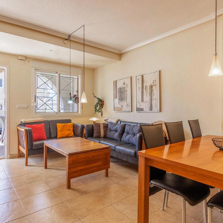 4 Bedroom Beautiful Home In Torrevieja - Casa de 4 dormitorios - 2