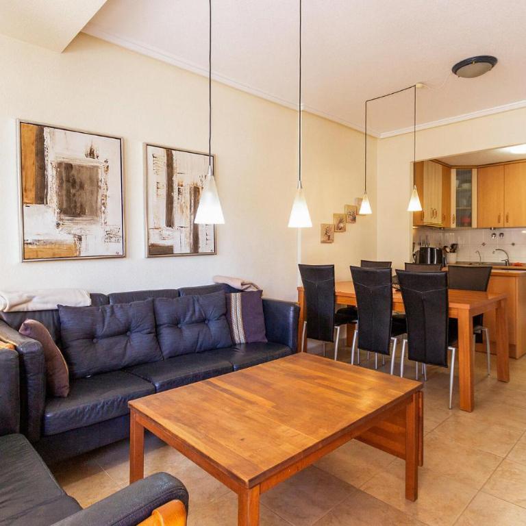 4 Bedroom Beautiful Home In Torrevieja - Casa de 4 dormitorios - 3