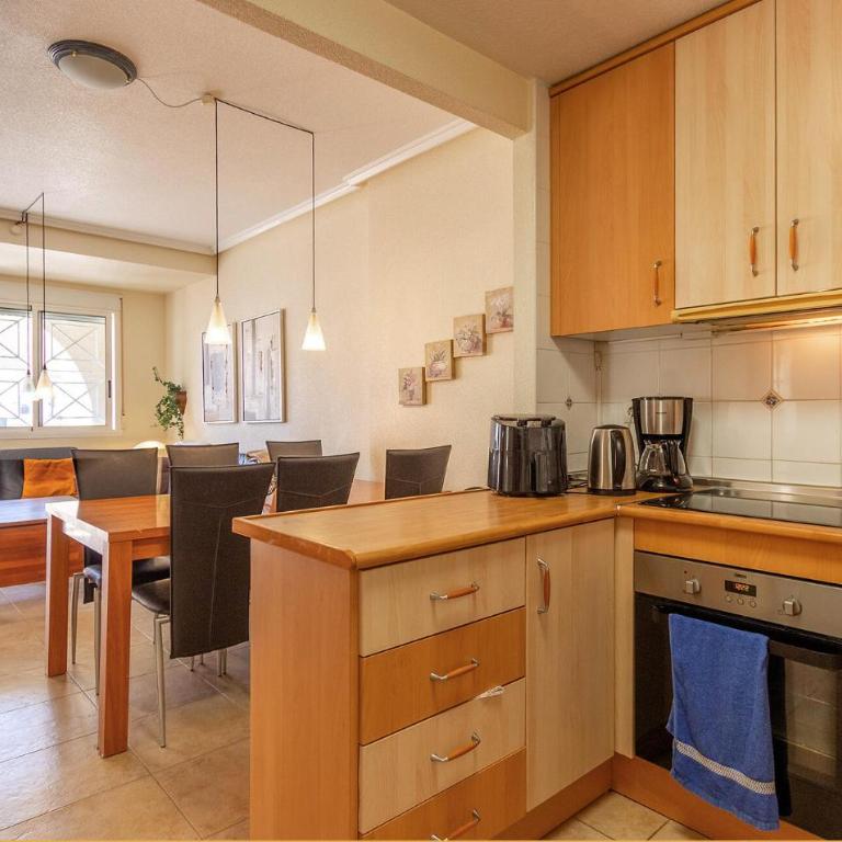 4 Bedroom Beautiful Home In Torrevieja - Casa de 4 dormitorios - 7