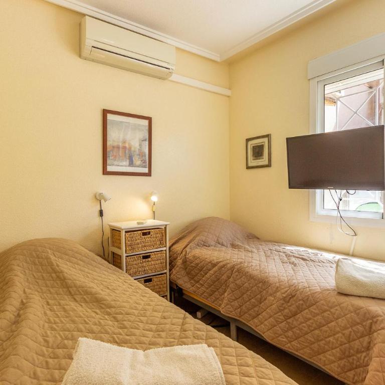 4 Bedroom Beautiful Home In Torrevieja - Casa de 4 dormitorios - 8