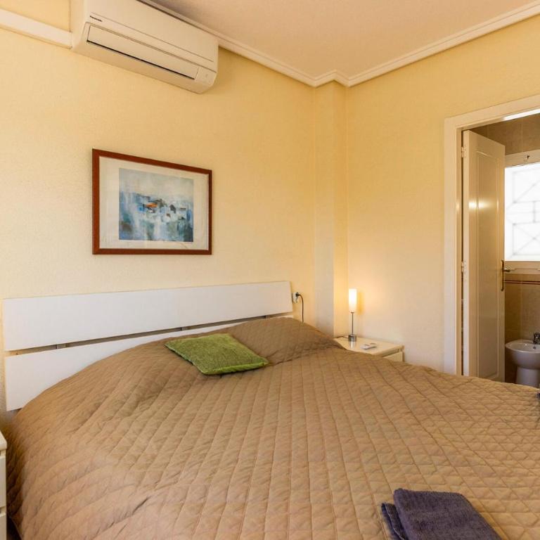 4 Bedroom Beautiful Home In Torrevieja - Casa de 4 dormitorios - 11