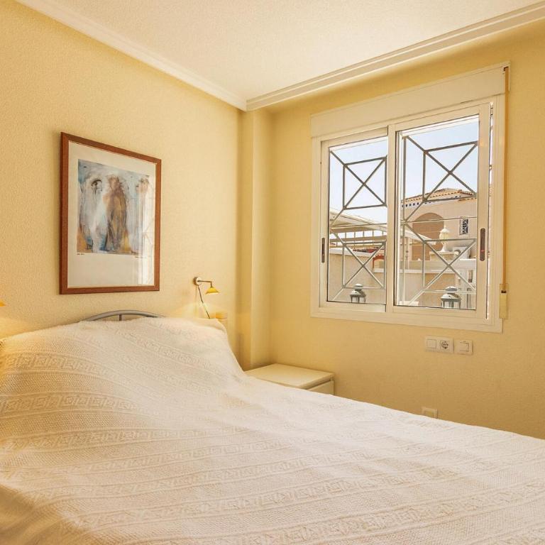 4 Bedroom Beautiful Home In Torrevieja - Casa de 4 dormitorios - 13