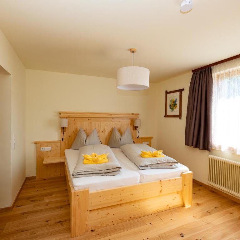 Landhaus Königsreiner - Doppelzimmer mit Bergblick - 2