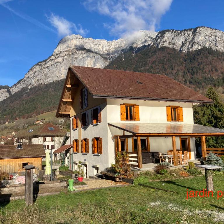 l'Echo des Glieres vue montagne centre village sauna & grill - Chalet - 2