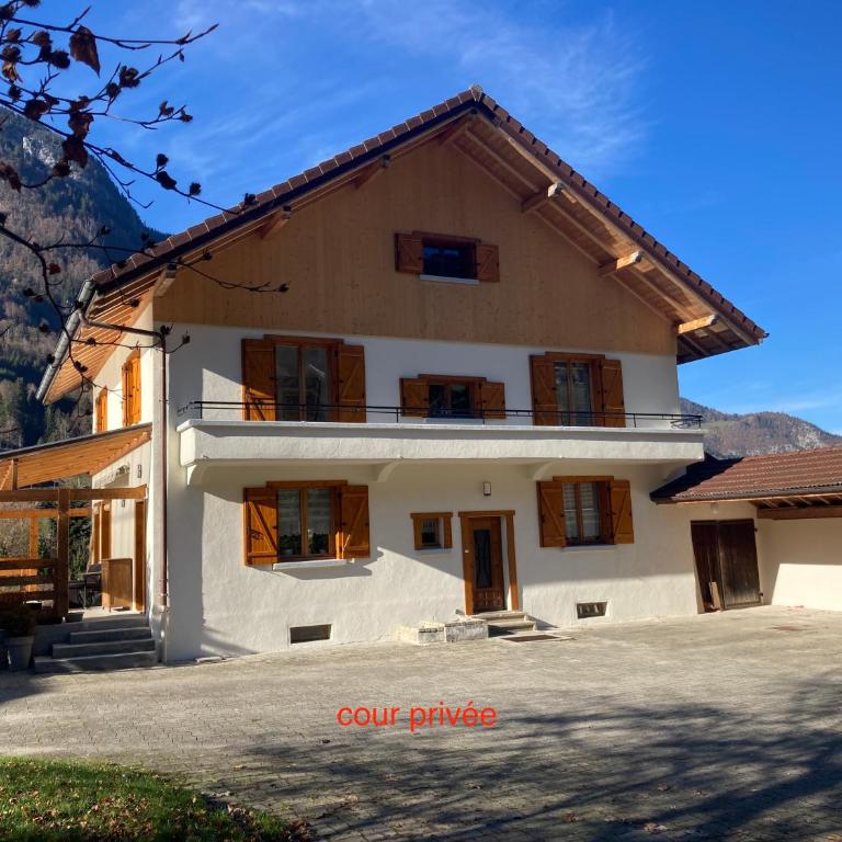 l'Echo des Glieres vue montagne centre village sauna & grill - Chalet - 3