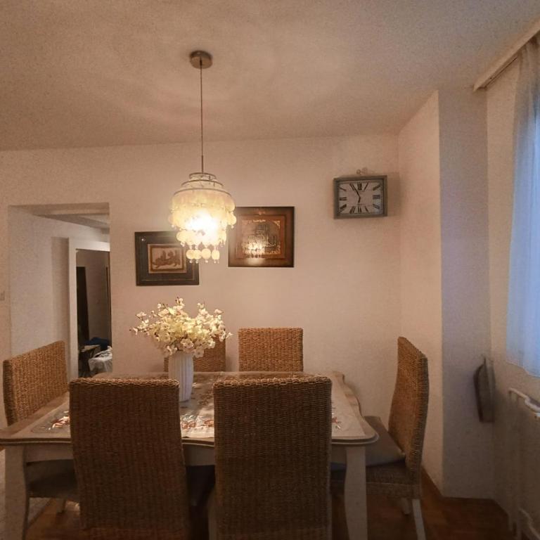Ašik Apartman - Three-Bedroom Apartment - 11