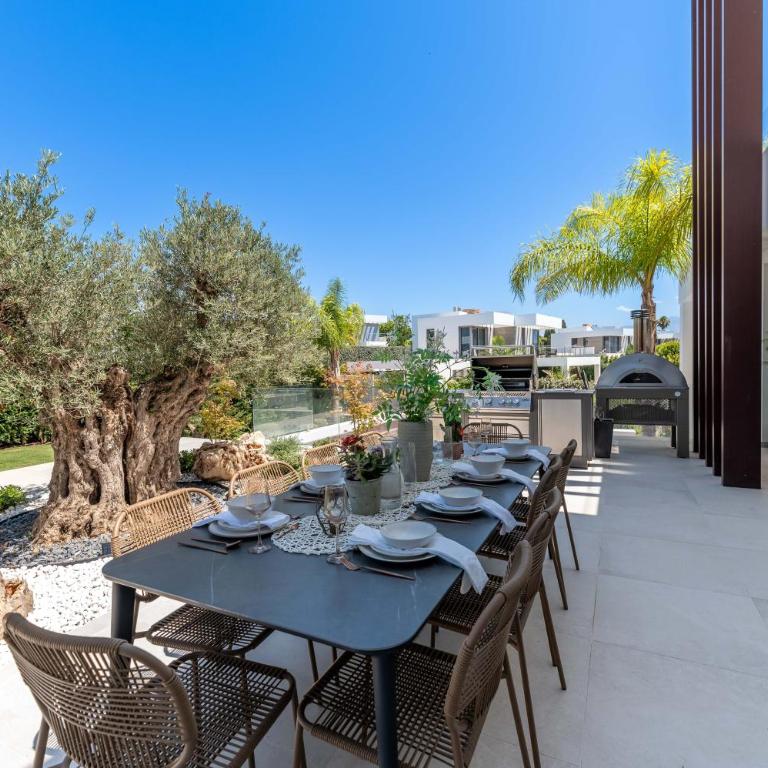VACATION MARBELLA I Villa Hanami, Private Infinity Edge-Pool, Gym, Movie Theater, Night-Security, Alarm System, Close to Golfs and Beaches - Villa - 63