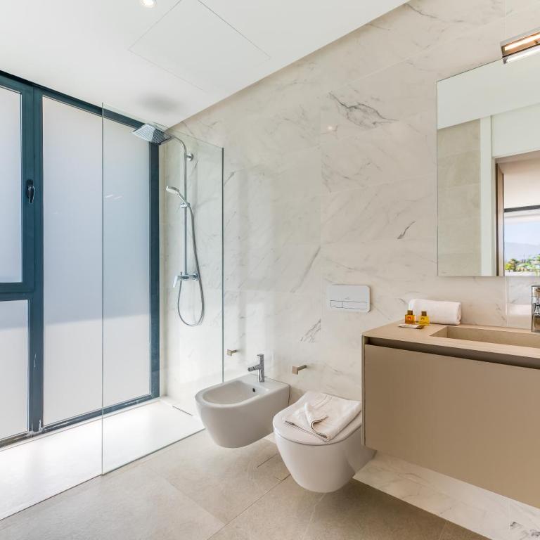 VACATION MARBELLA I Villa Hanami, Private Infinity Edge-Pool, Gym, Movie Theater, Night-Security, Alarm System, Close to Golfs and Beaches - Villa - 31