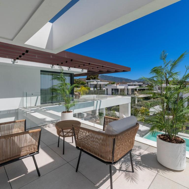 VACATION MARBELLA I Villa Hanami, Private Infinity Edge-Pool, Gym, Movie Theater, Night-Security, Alarm System, Close to Golfs and Beaches - Villa - 39