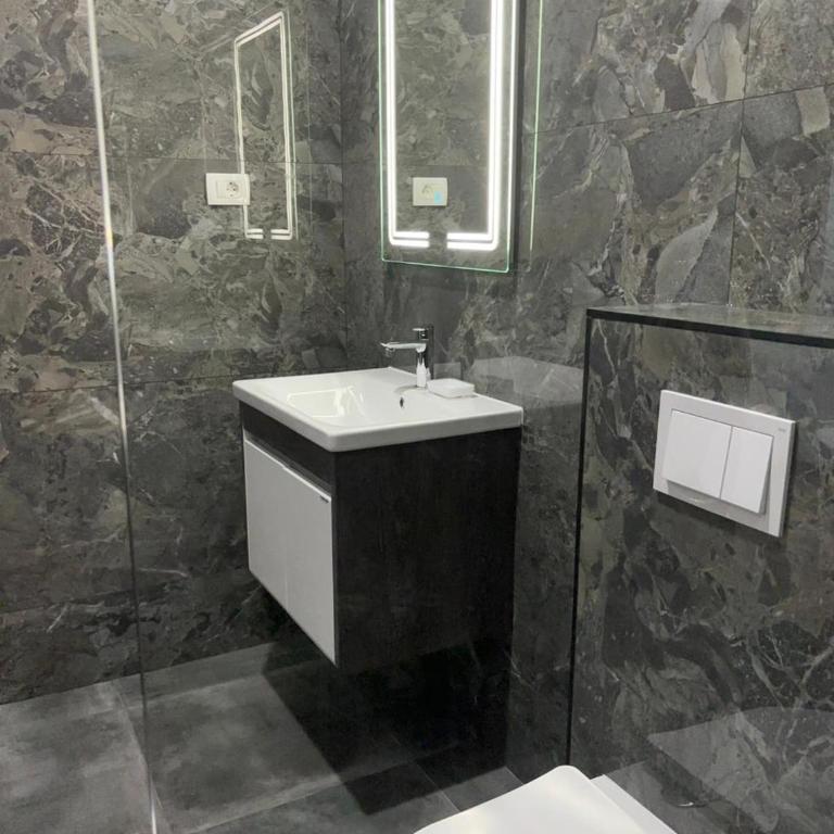 Hotel Sutomore - Četvorokrevetna Soba sa Pogledom na More - 7