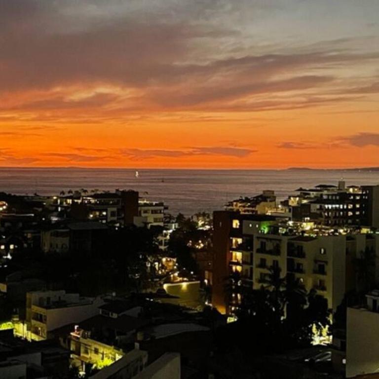 New! Luxury 2bd 2ba Romantic Zone Largest Pool in PV Sea View Balcony - Apartamento de 2 dormitorios con balcón y vistas al mar - 70