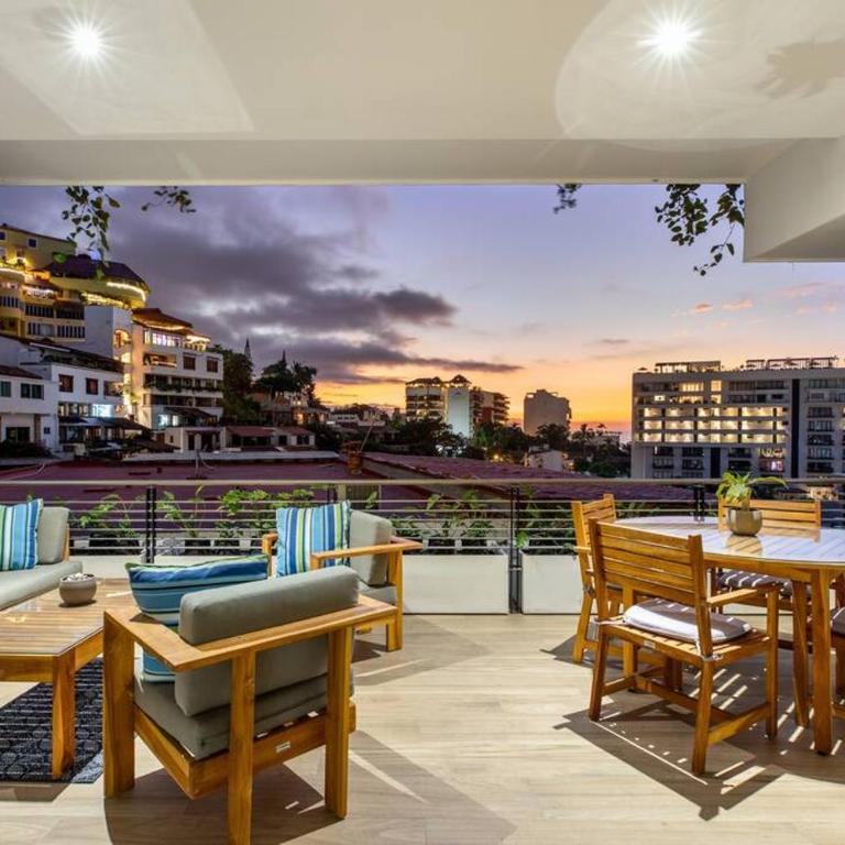 New! Luxury 2bd 2ba Romantic Zone Largest Pool in PV Sea View Balcony - Apartamento de 2 dormitorios con balcón y vistas al mar - 65