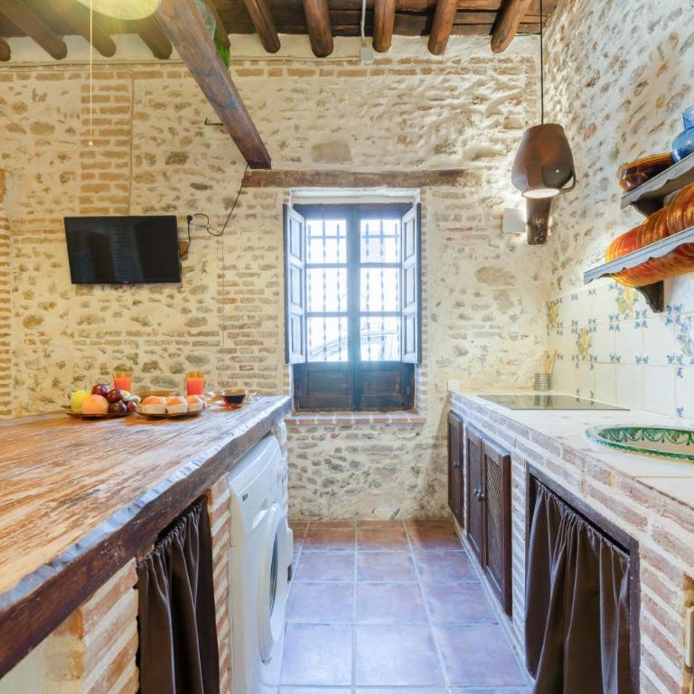 TrendyHomes Alhambra Cueva - Two-Bedroom Apartment - 15
