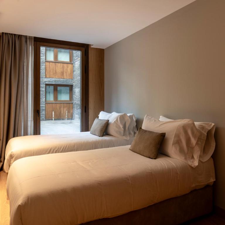 Un diamante de montaña l A Pie De Pistas - Gimnasio - Sauna - Piscina l 8Pax l by BonesVacances - Three-Bedroom Apartment - 4