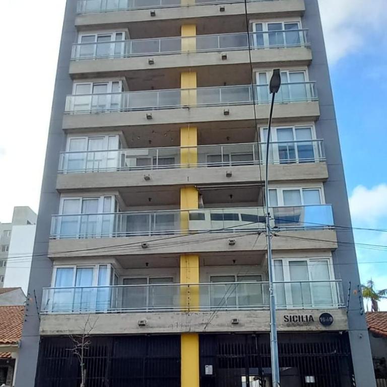 Chula Vista SICILIA - Depto 2 amb cochera, aire y parrilla con vista latera a mar en Punta Mogotes - Apartamento de 1 dormitorio - 50