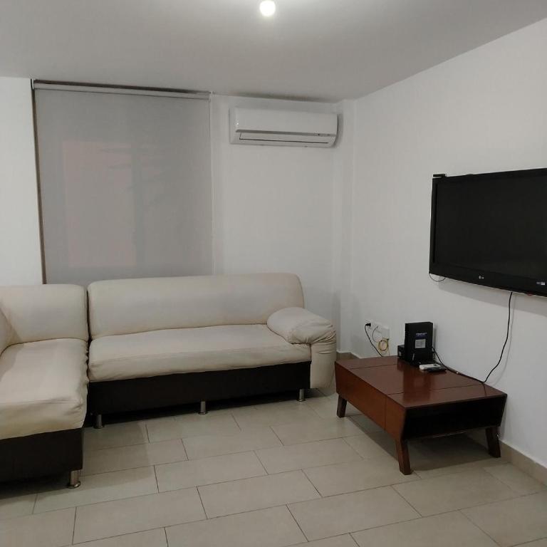 Casa familiar cerca a la playa - Three-Bedroom House - 11