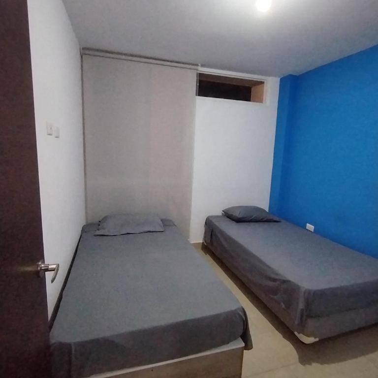 Casa familiar cerca a la playa - Three-Bedroom House - 25