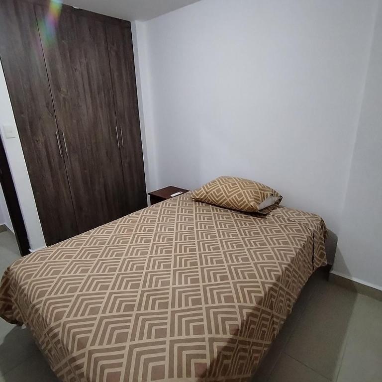 Casa familiar cerca a la playa - Three-Bedroom House - 24