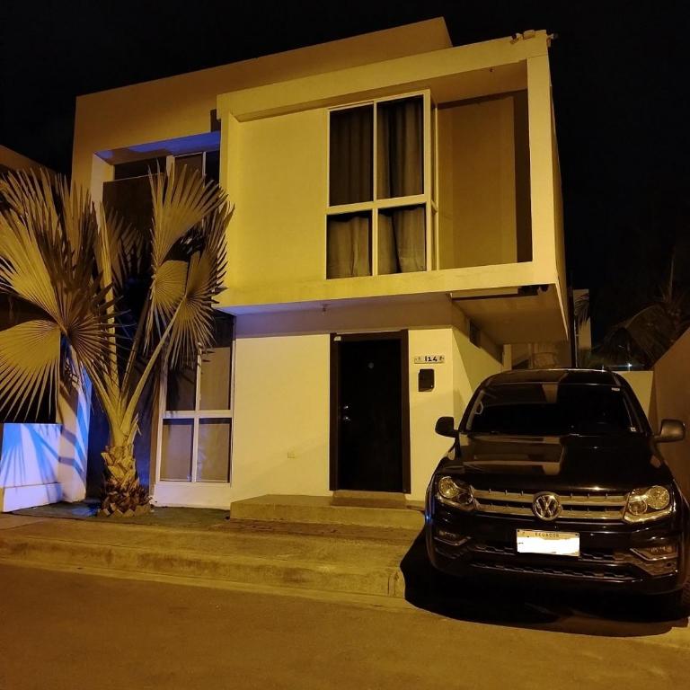 Casa familiar cerca a la playa - Three-Bedroom House - 26