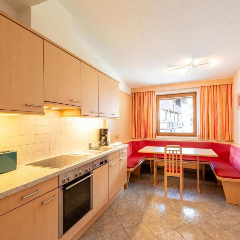 Mountain apartment with balcony for families - Ferienhaus mit 2 Schlafzimmern - 4