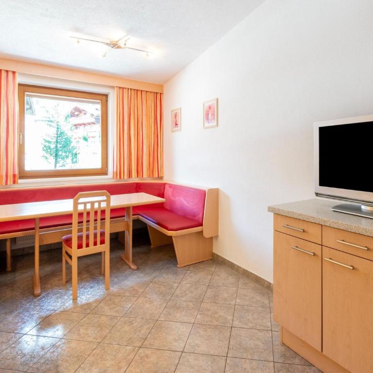 Mountain apartment with balcony for families - Ferienhaus mit 2 Schlafzimmern - 8