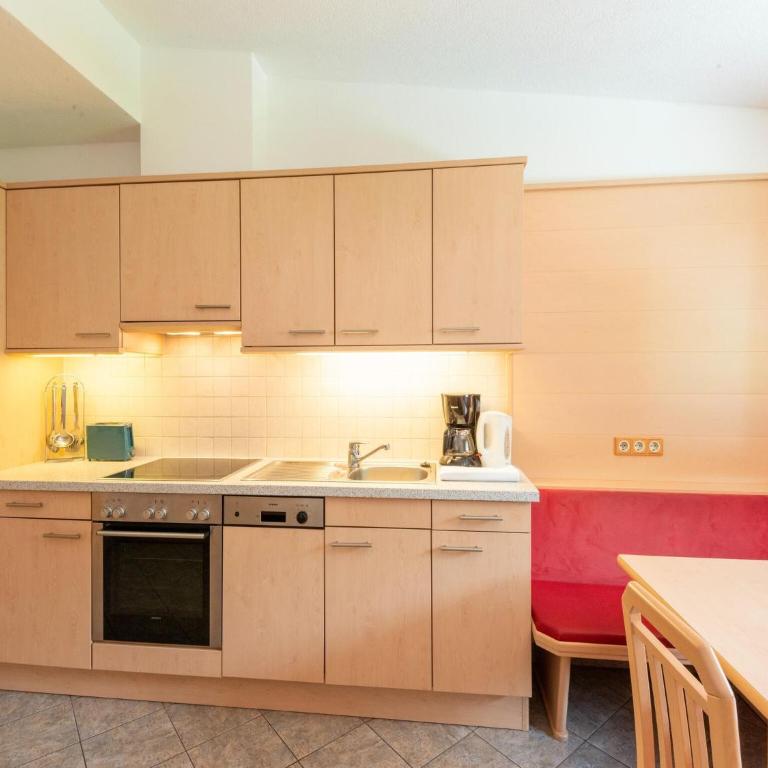Mountain apartment with balcony for families - Ferienhaus mit 2 Schlafzimmern - 6