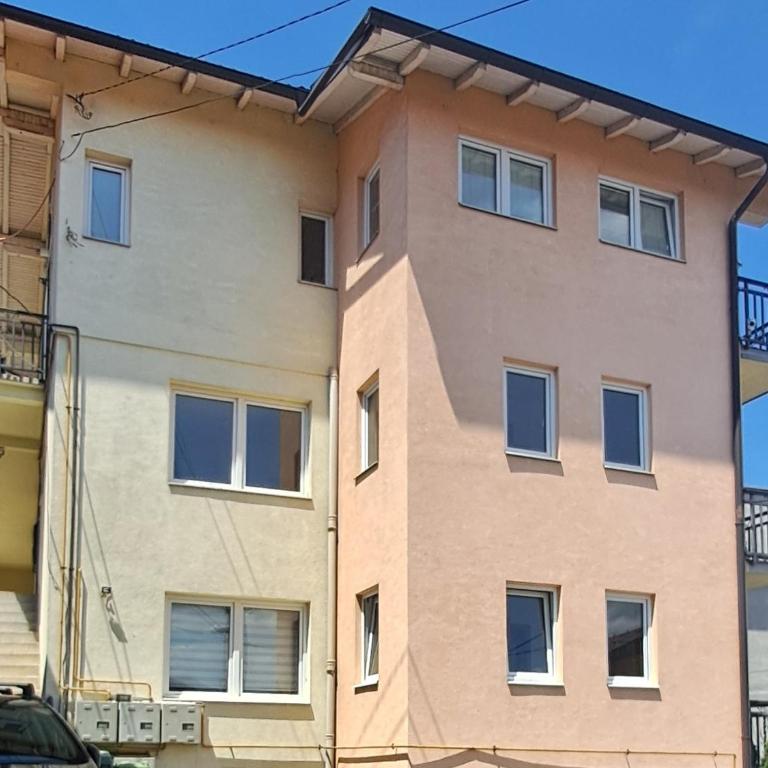 Sarajevo Place - Three-Bedroom Apartment - 13