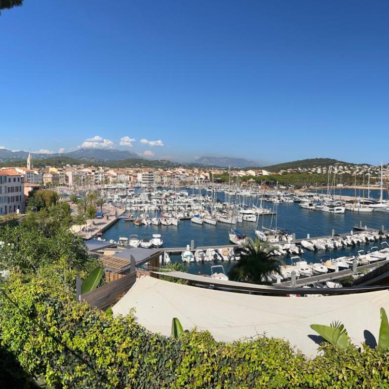 Breathtaking Mediterranean Views from Renovated Cosy Nest, Walk to Portissol Beach and Port - Appartement - Vue sur Mer - 100